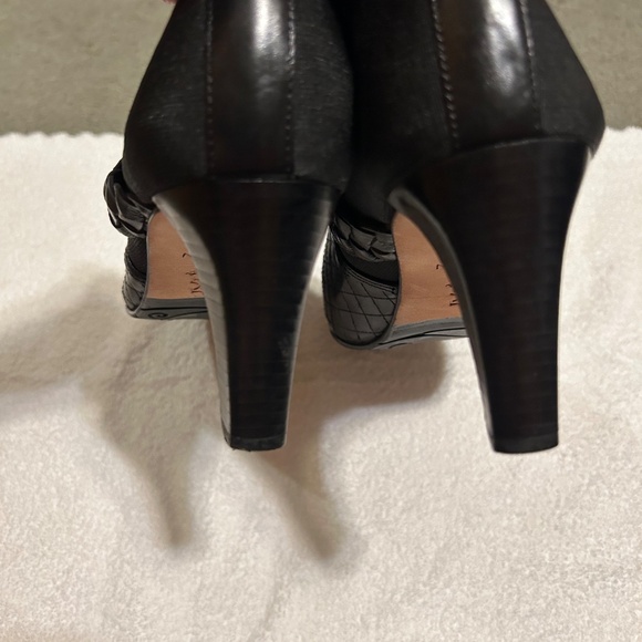 Brighton Roman Black Leather Heeled Ankle Boots - Picture 10 of 14